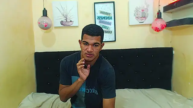 Black hugecock online show from October 2025 03:52:02 AM