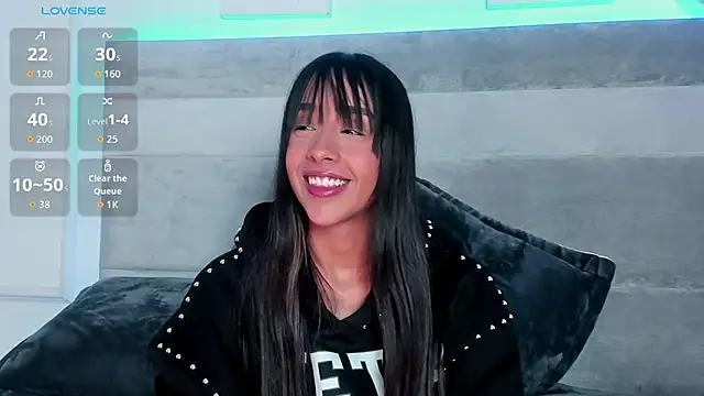 Snapshot of Aleja_ruizz chatting on October 2025 10:17:01 AM Aleja ruizz online show from October 2025 10:17:01 AM