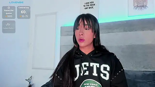 Snapshot of Aleja_ruizz chatting on October 2025 10:11:01 PM Aleja ruizz online show from October 2025 10:11:01 PM