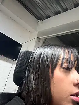 Snapshot of Aleja_ruizz chatting on December 2025 06:25:02 AM Aleja ruizz online show from December 2025 06:25:02 AM