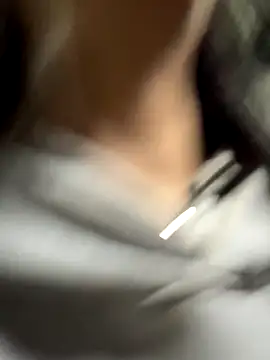 Snapshot of Aleja_ruizz chatting on November 2025 02:34:01 AM Aleja ruizz online show from November 2025 02:34:01 AM