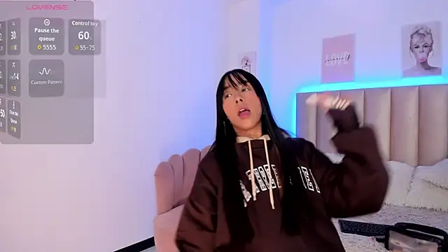 Snapshot of Aleja_ruizz chatting on September 2025 04:52:02 AM Aleja ruizz online show from September 2025 04:52:02 AM