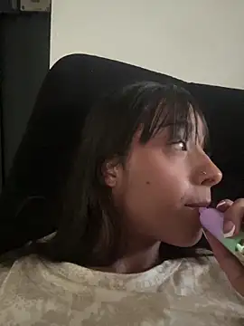 Snapshot of Aleja_ruizz chatting on November 2025 10:02:02 PM Aleja ruizz online show from November 2025 10:02:02 PM