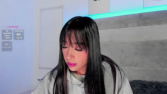 Snapshot of Aleja_ruizz chatting on November 2025 06:25:01 AM Aleja ruizz online show from November 2025 06:25:01 AM