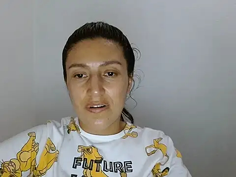 Snapshot of SarahFriendly chatting on July 2026 08:19:01 PM SarahFriendly online show from July 2026 08:19:01 PM