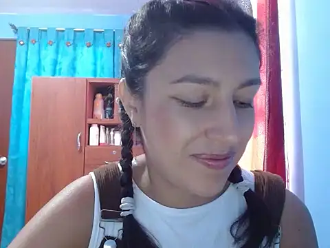 Snapshot of SarahFriendly chatting on June 2026 03:32:01 PM SarahFriendly online show from June 2026 03:32:01 PM