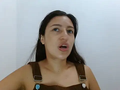 Snapshot of SarahFriendly chatting on June 2026 11:22:01 AM SarahFriendly online show from June 2026 11:22:01 AM
