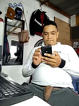 Cristianherrera online show from October 2025 06:20:01 PM