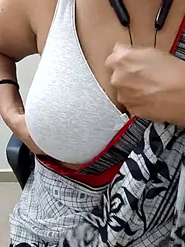 Snapshot of tami_lavanya chatting on June 2026 05:51:01 AM tami lavanya online show from June 2026 05:51:01 AM
