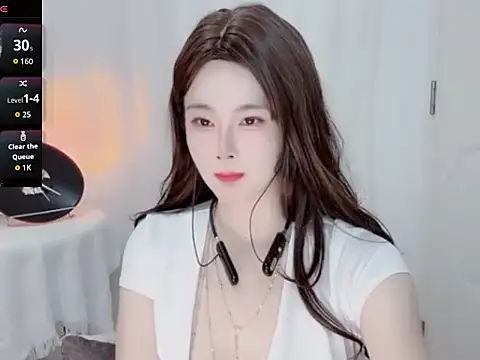 yiyi-zh online show from July 2026 03:15:01 AM