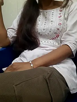 Snapshot of Aarti-kumri chatting on October 2025 06:14:01 AM Aarti-kumri online show from October 2025 06:14:01 AM