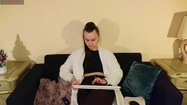 Snapshot of Kelly_Cartier chatting on January 2026 12:52:02 PM Kelly Cartier online show from January 2026 12:52:02 PM