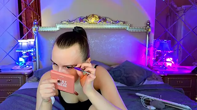 Snapshot of Kelly_Cartier chatting on November 2025 12:16:01 PM Kelly Cartier online show from November 2025 12:16:01 PM