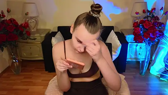 Snapshot of Kelly_Cartier chatting on December 2025 12:15:02 PM Kelly Cartier online show from December 2025 12:15:02 PM