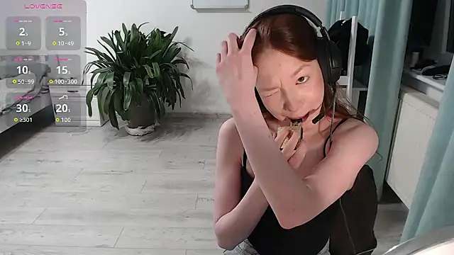 Red Lina online show from May 2026 10:52:02 PM