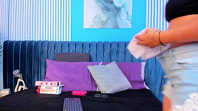 ariannaliss online show from December 2025 06:56:01 PM