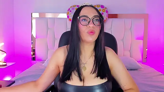 Snapshot of Camille_Juicy chatting on September 2025 01:02:01 PM Camille Juicy online show from September 2025 01:02:01 PM