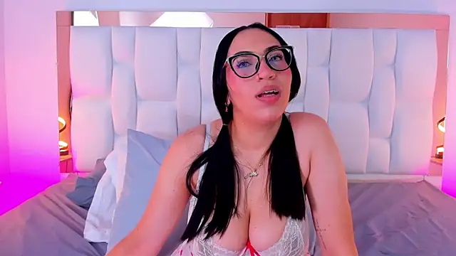 Snapshot of Camille_Juicy chatting on October 2025 12:50:02 PM Camille Juicy online show from October 2025 12:50:02 PM