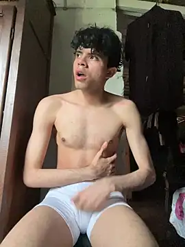 Snapshot of Axel-Mejia chatting on May 2026 08:16:01 PM Axel-Mejia online show from May 2026 08:16:01 PM