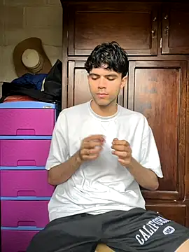 Axel-Mejia online show from November 2025 06:22:01 PM