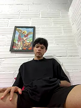 Snapshot of Axel-Mejia chatting on October 2025 08:10:02 PM Axel-Mejia online show from October 2025 08:10:02 PM