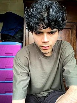 Axel-Mejia online show from November 2025 01:48:02 PM