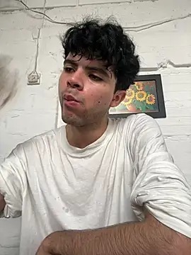 Snapshot of Axel-Mejia chatting on June 2026 07:53:01 PM Axel-Mejia online show from June 2026 07:53:01 PM