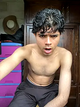 Axel-Mejia online show from October 2025 07:37:01 PM