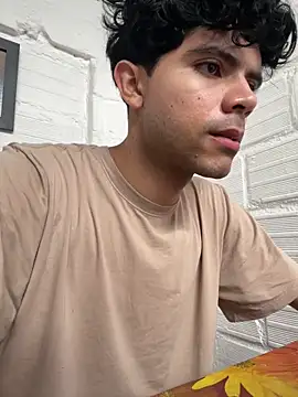 Snapshot of Axel-Mejia chatting on May 2026 02:33:02 PM Axel-Mejia online show from May 2026 02:33:02 PM
