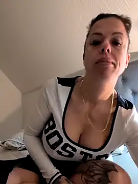 sexygilf82 online show from November 2025 12:11:01 AM