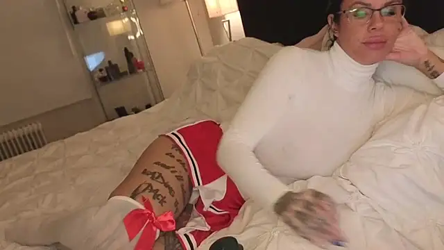 sexygilf82 online show from September 2025 09:10:02 PM