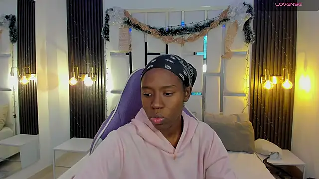  emma willliams  online show from December 2025 01:32:02 PM