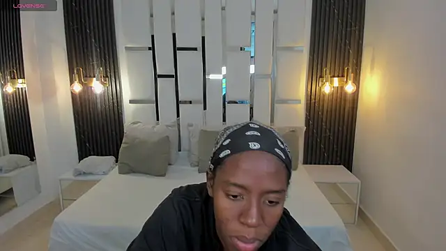  emma willliams  online show from November 2025 01:33:02 PM