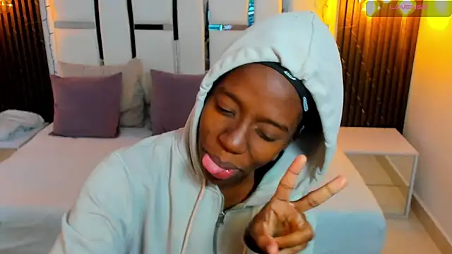  emma willliams  online show from December 2025 01:39:02 PM