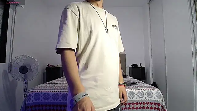 Snapshot of Dimax_xxx chatting on October 2025 05:25:02 PM Dimax xxx online show from October 2025 05:25:02 PM