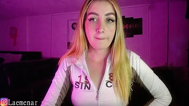 Saraa-Smith online show from November 2025 03:43:01 AM