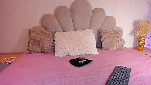 sofiagomez   online show from May 2026 07:19:02 PM