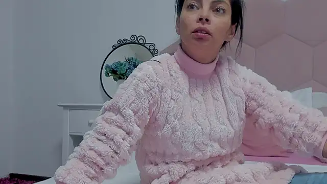 Snapshot of LadyLiia chatting on January 2025 04:25:02 AM LadyLiia online show from January 2025 04:25:02 AM