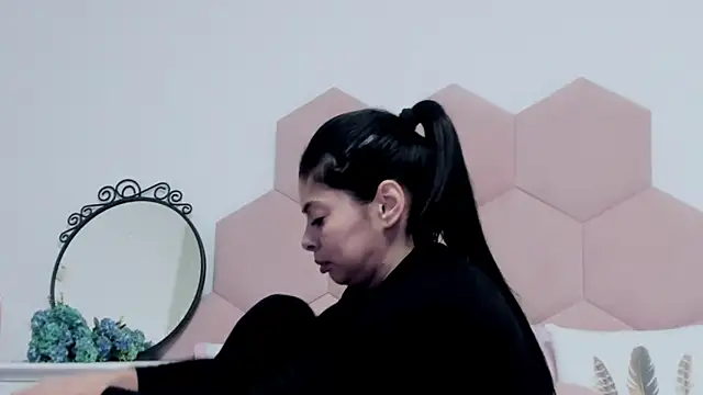 Snapshot of LadyLiia chatting on February 2025 04:59:01 AM LadyLiia online show from February 2025 04:59:01 AM