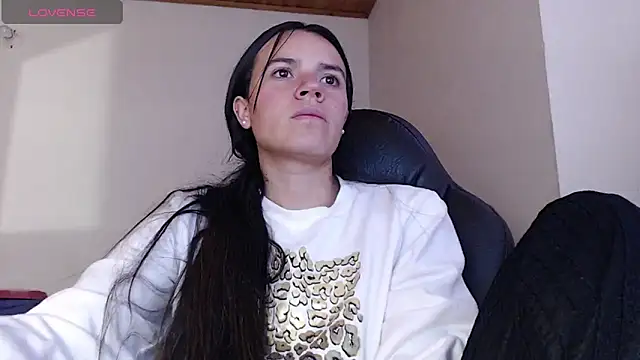 Skylar Serenity online show from November 2025 06:52:02 PM