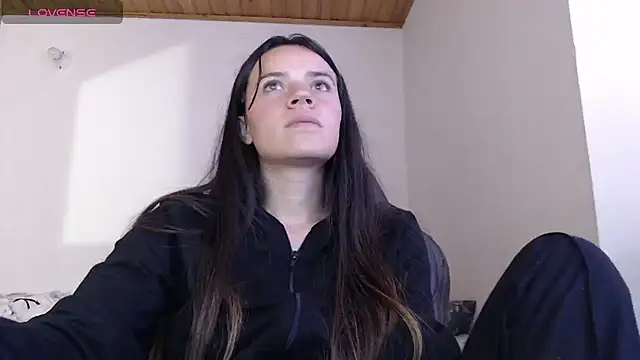 Skylar Serenity online show from December 2025 06:18:02 PM