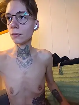 HoneySquirrel online show from April 2026 07:15:02 PM