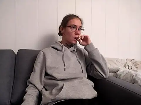 HoneySquirrel online show from October 2025 04:06:01 PM