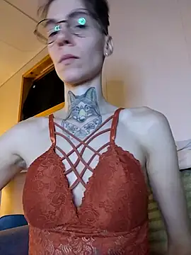 HoneySquirrel online show from April 2026 08:48:02 PM