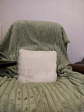 HoneySquirrel online show from May 2026 08:04:02 PM