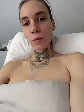 HoneySquirrel online show from October 2025 01:56:01 PM