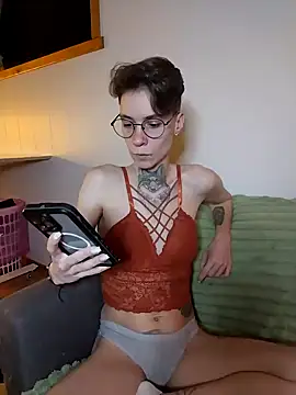 HoneySquirrel online show from April 2026 06:25:02 PM