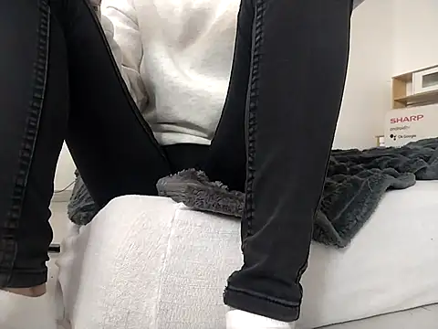 HoneySquirrel online show from September 2025 03:54:01 PM