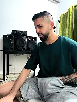 giannis090 online show from November 2025 03:18:02 AM