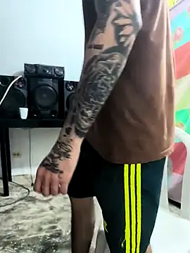 giannis090 online show from October 2025 07:11:02 PM